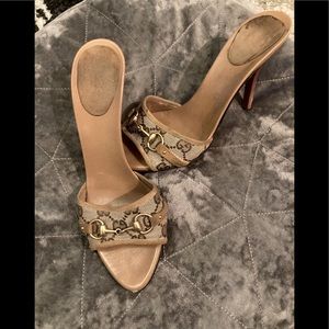 Gucci classic monogram kitten heels as 6.5